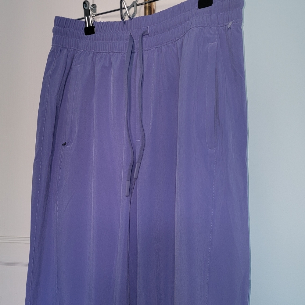 NWOT Athleta Pants Size 4